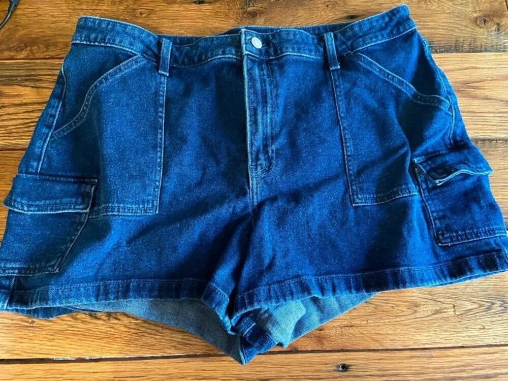Hollister Ultra High Rise Mom Shorts Size 34